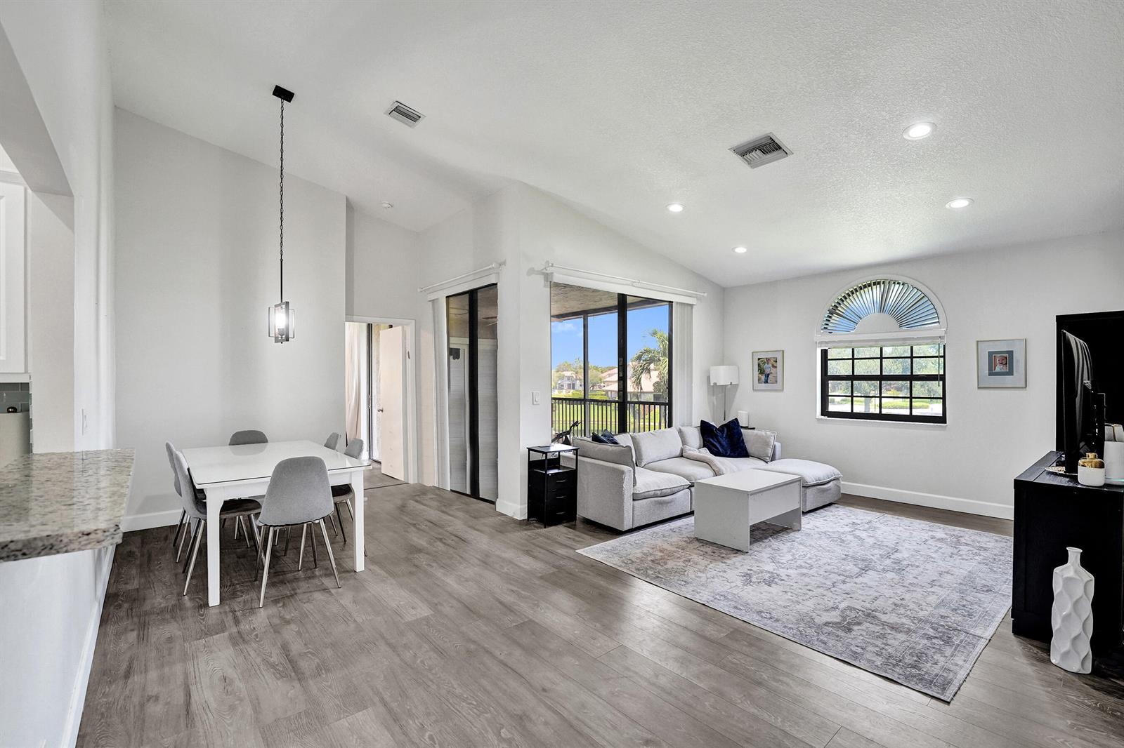 212 3 / 2 1150 sq. ft. $ 2026-08-19 0 Photo