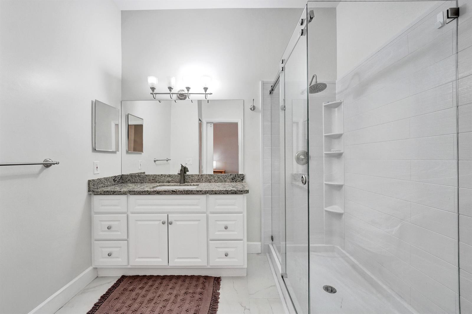 212 3 / 2 1150 sq. ft. $ 2026-08-19 0 Photo