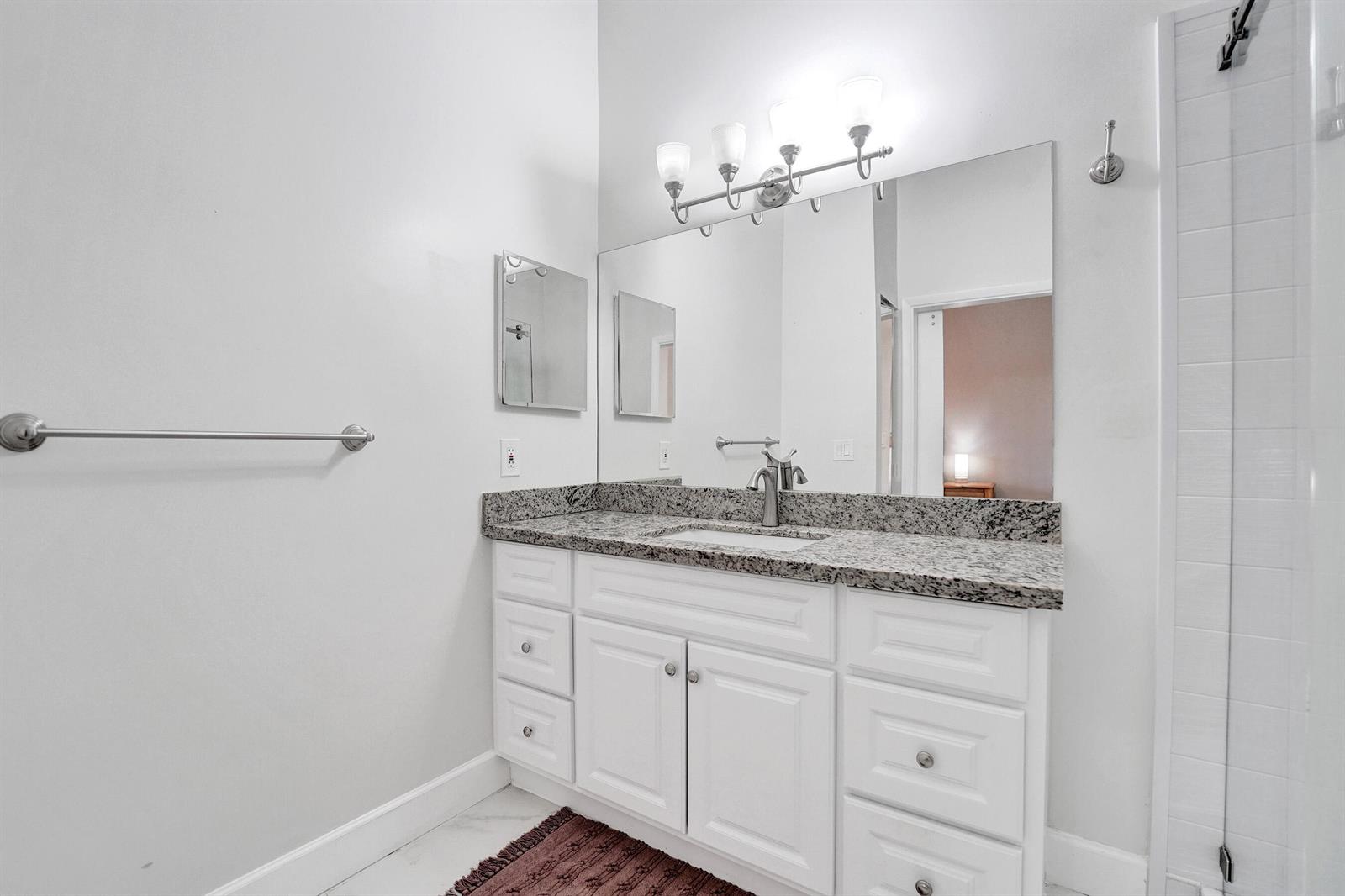 212 3 / 2 1150 sq. ft. $ 2026-08-19 0 Photo