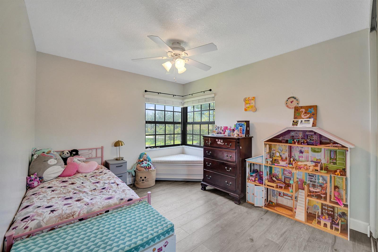212 3 / 2 1150 sq. ft. $ 2026-08-19 0 Photo