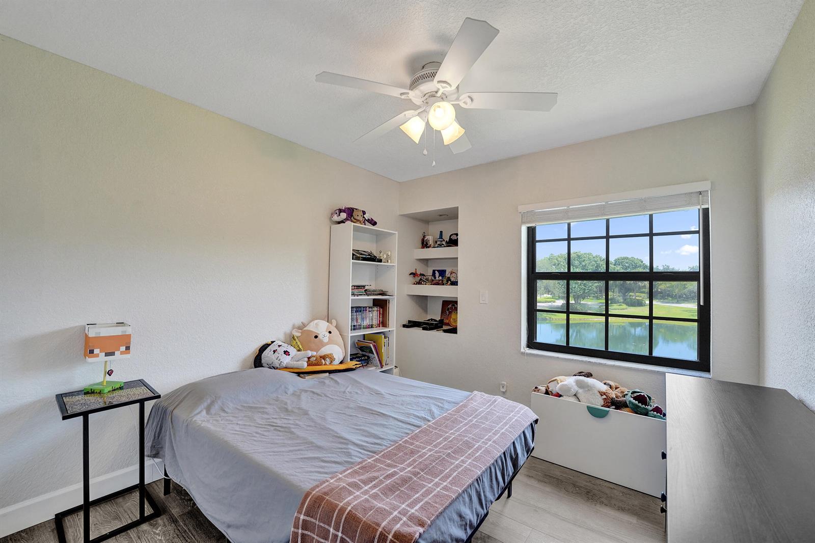 212 3 / 2 1150 sq. ft. $ 2026-08-19 0 Photo