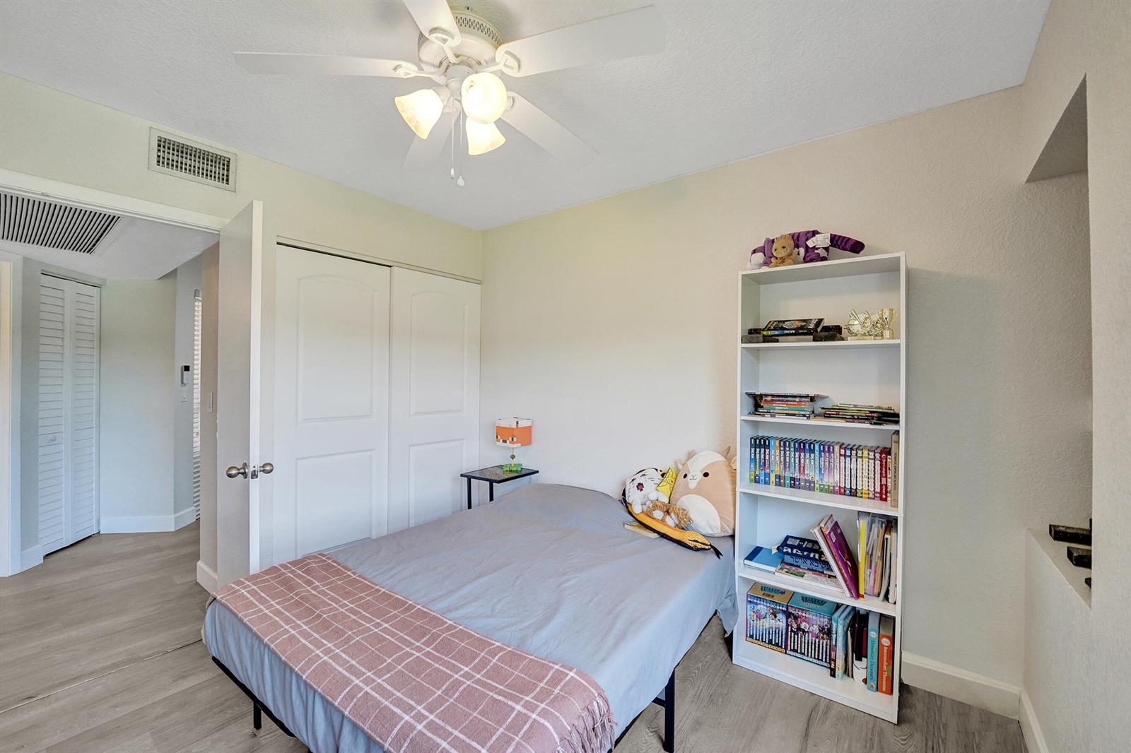212 3 / 2 1150 sq. ft. $ 2026-08-19 0 Photo