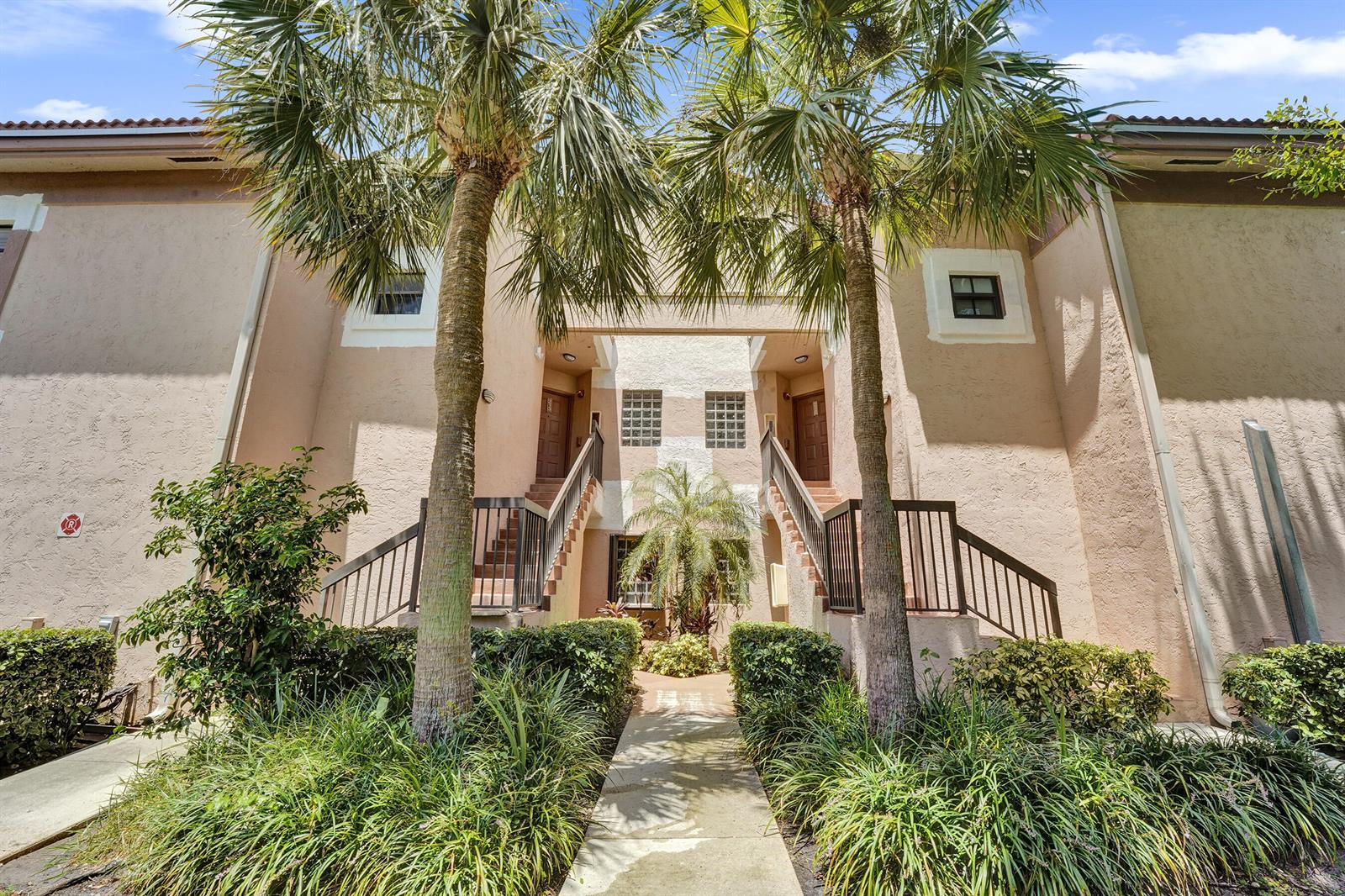 212 3 / 2 1150 sq. ft. $ 2026-08-19 0 Photo