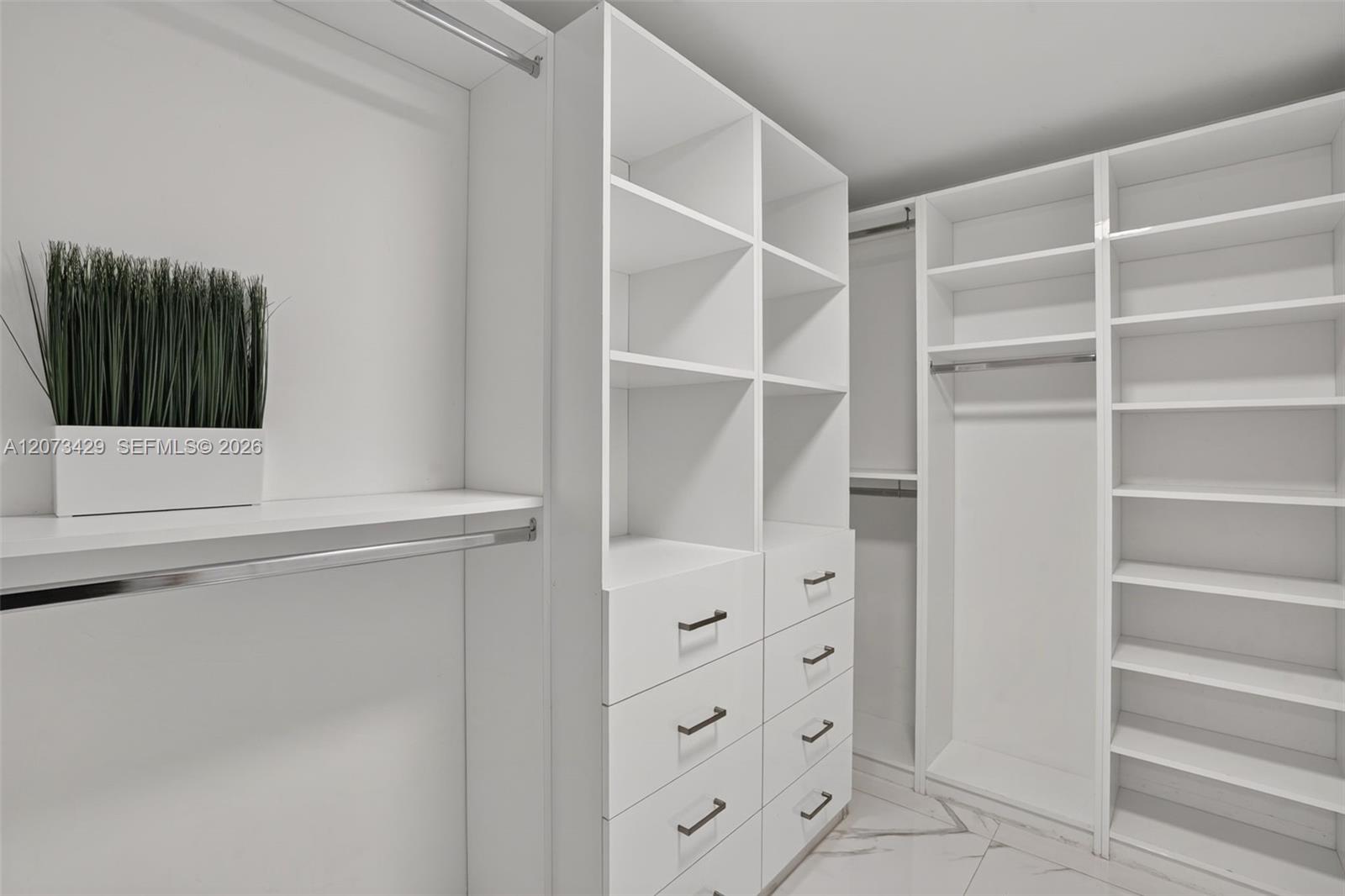 4-1007 3 / 4 1892 sq. ft. $ 2026-08-18 0 Photo
