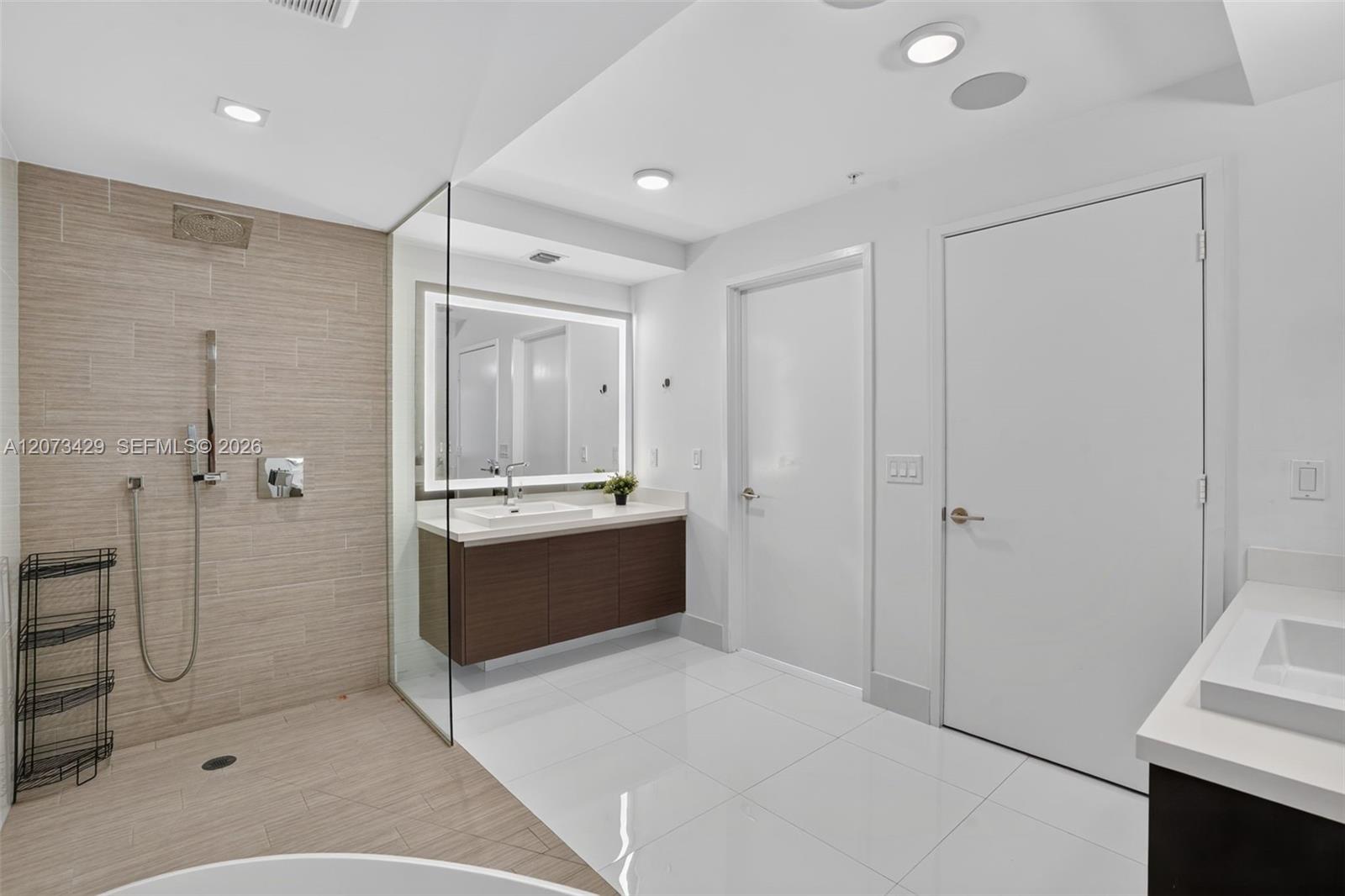 4-1007 3 / 4 1892 sq. ft. $ 2026-08-18 0 Photo
