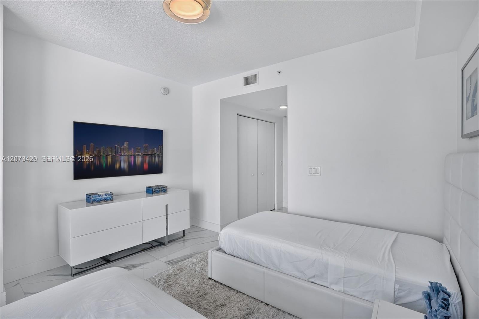 4-1007 3 / 4 1892 sq. ft. $ 2026-08-18 0 Photo