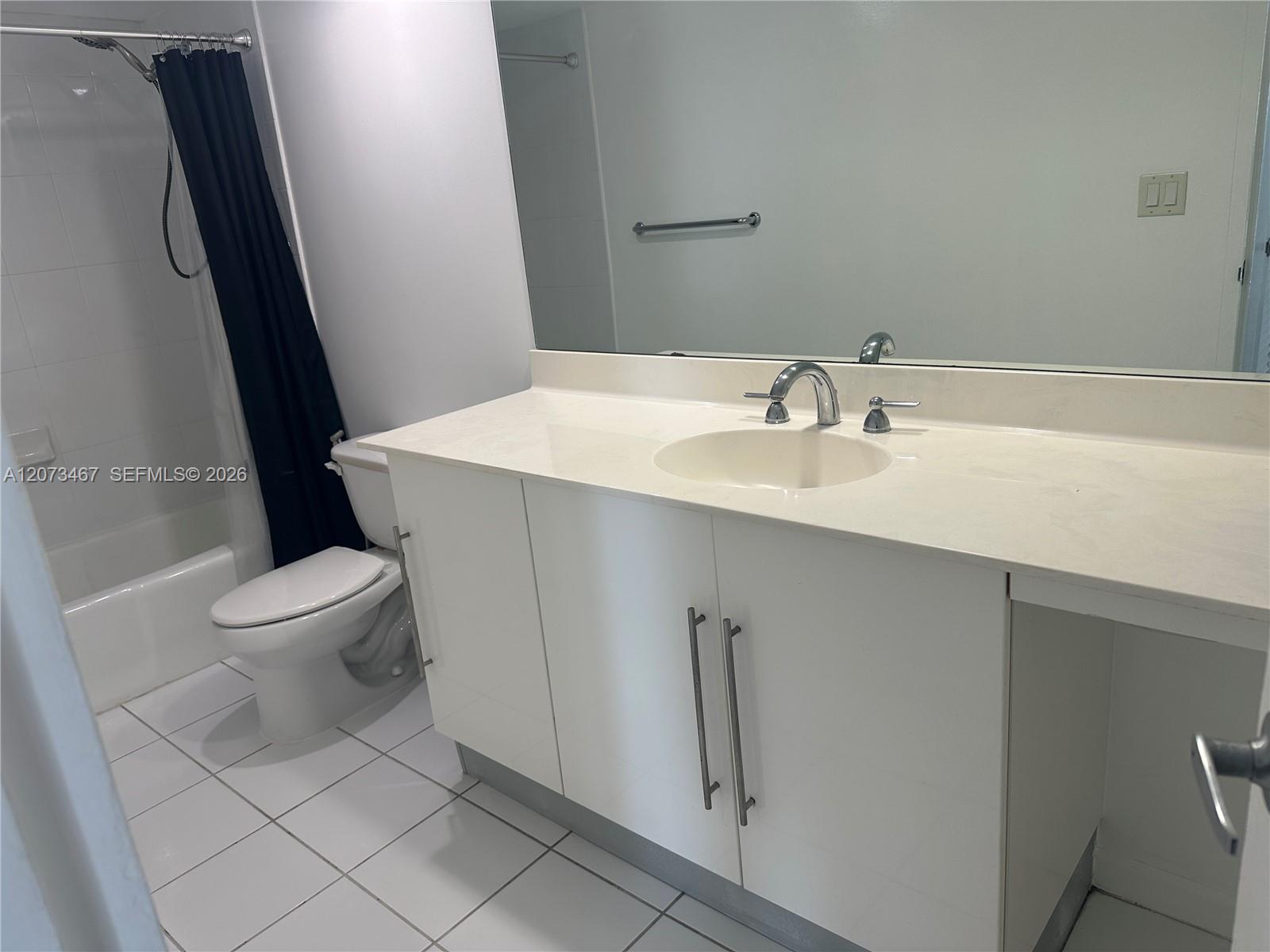 Photo of 3000 Ocean Dr #922, Hollywood, Florida, 33019 - 2ND BATHROOM