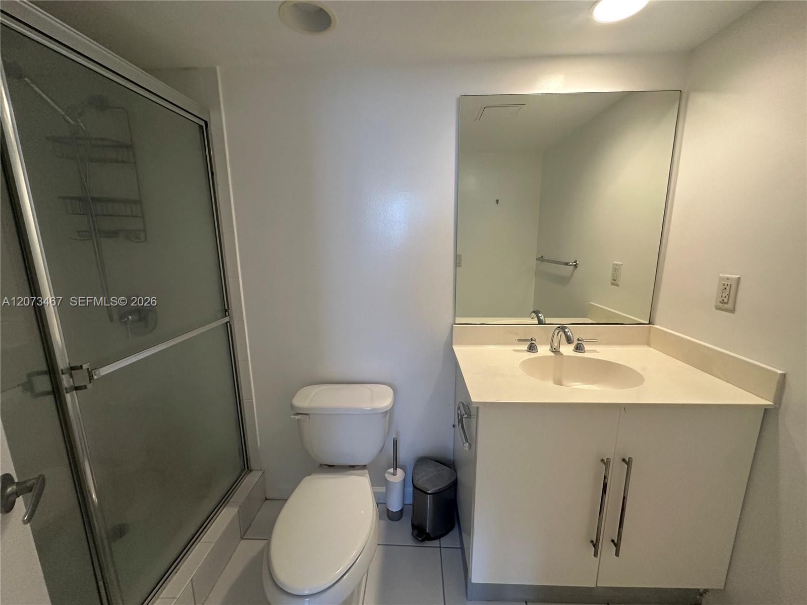 Photo of 3000 Ocean Dr #922, Hollywood, Florida, 33019 - MAIN BATHROOM