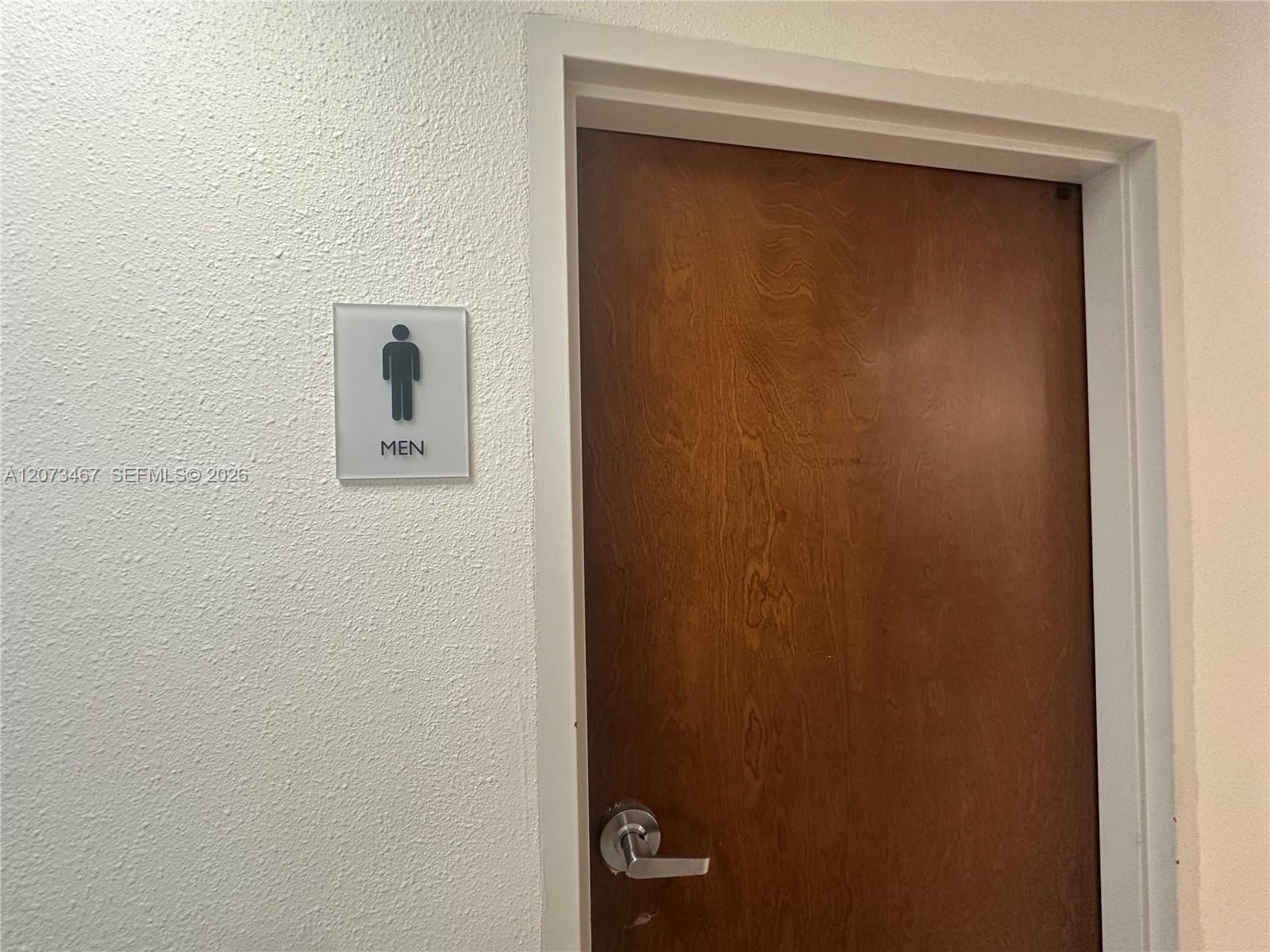 Photo of 3000 Ocean Dr #922, Hollywood, Florida, 33019 - MEN'S LOCKER ROOM