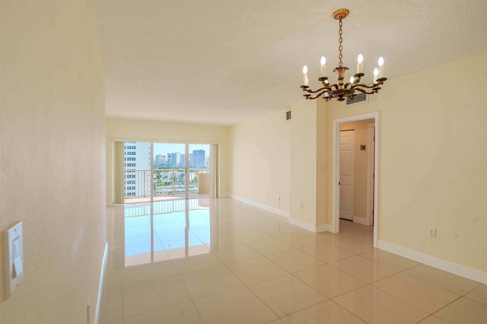 See details 15L 1 / 870 sq. ft. $ 2026-08-28 0 Photo