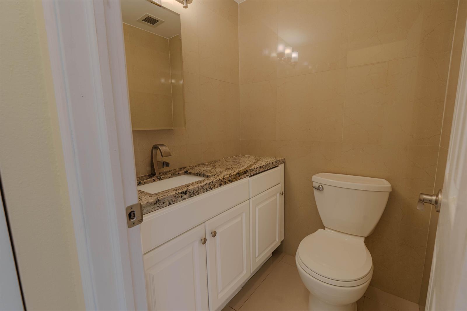 See details 15L 1 / 870 sq. ft. $ 2026-08-28 0 Photo
