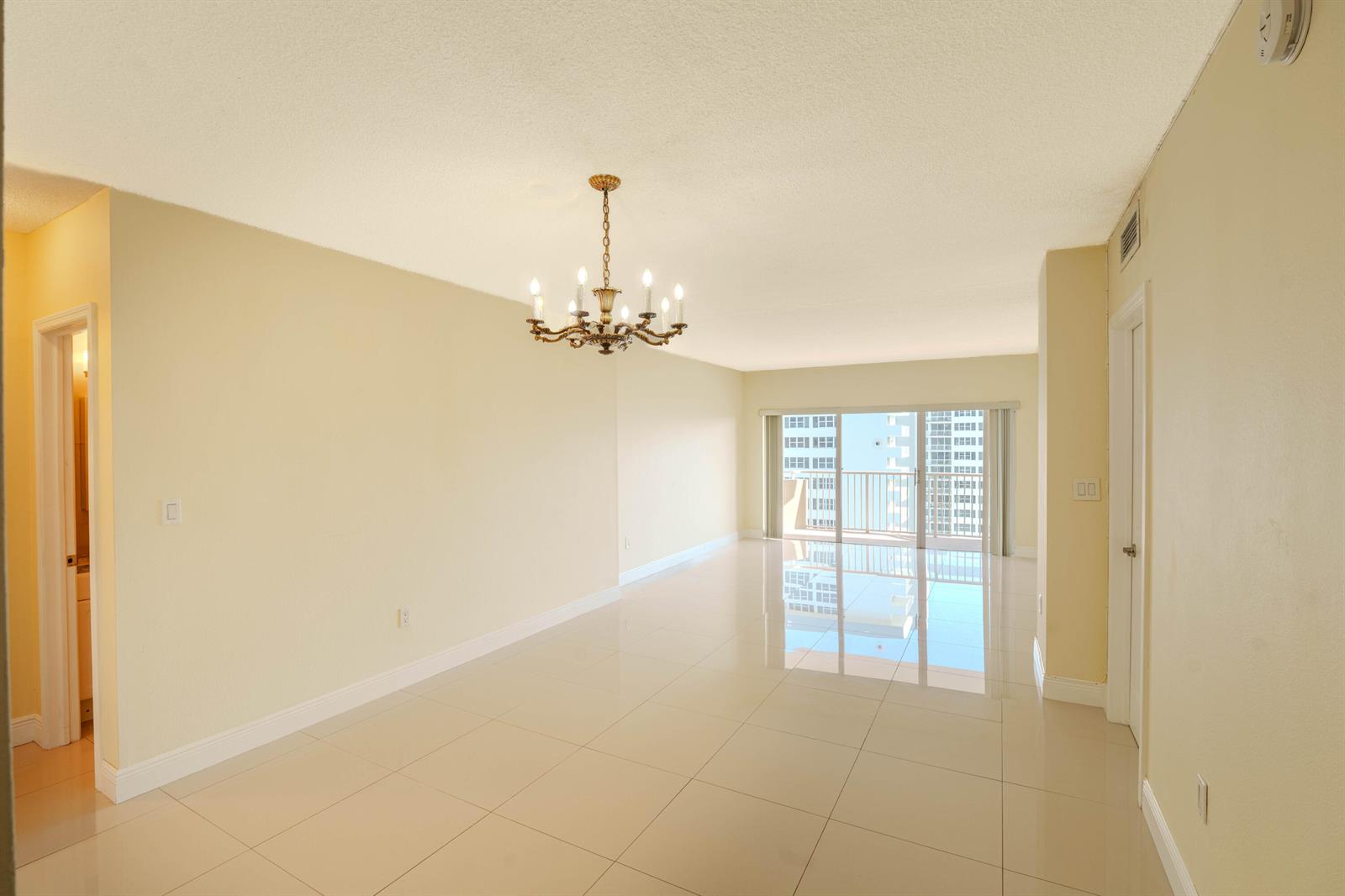 See details 15L 1 / 870 sq. ft. $ 2026-08-28 0 Photo