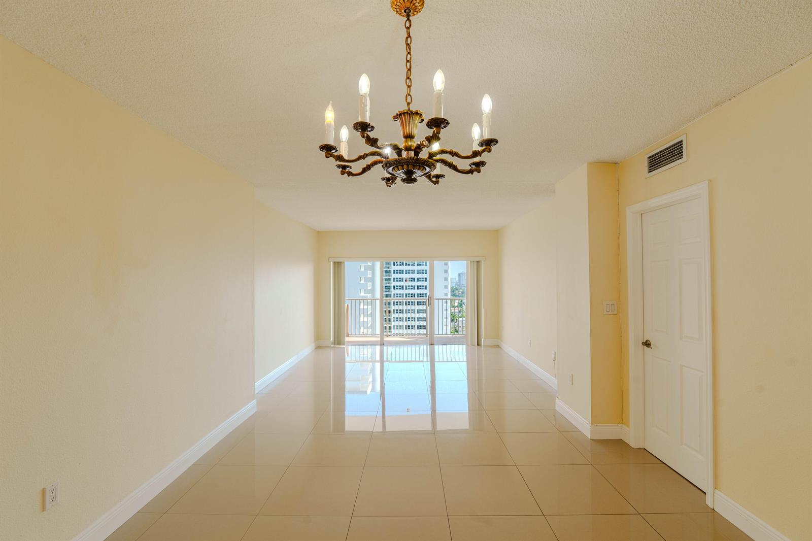 See details 15L 1 / 870 sq. ft. $ 2026-08-28 0 Photo