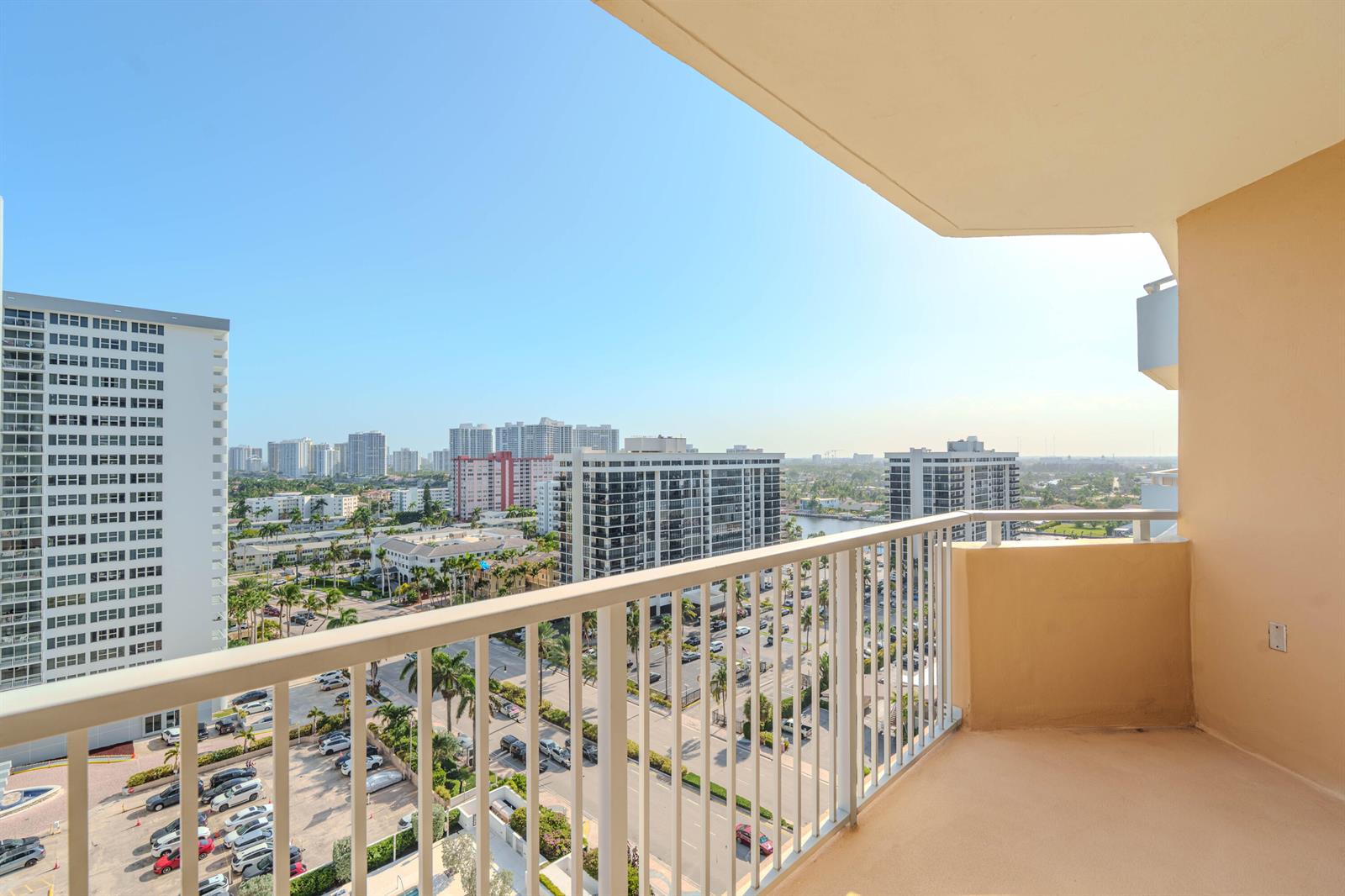 See details 15L 1 / 870 sq. ft. $ 2026-08-28 0 Photo
