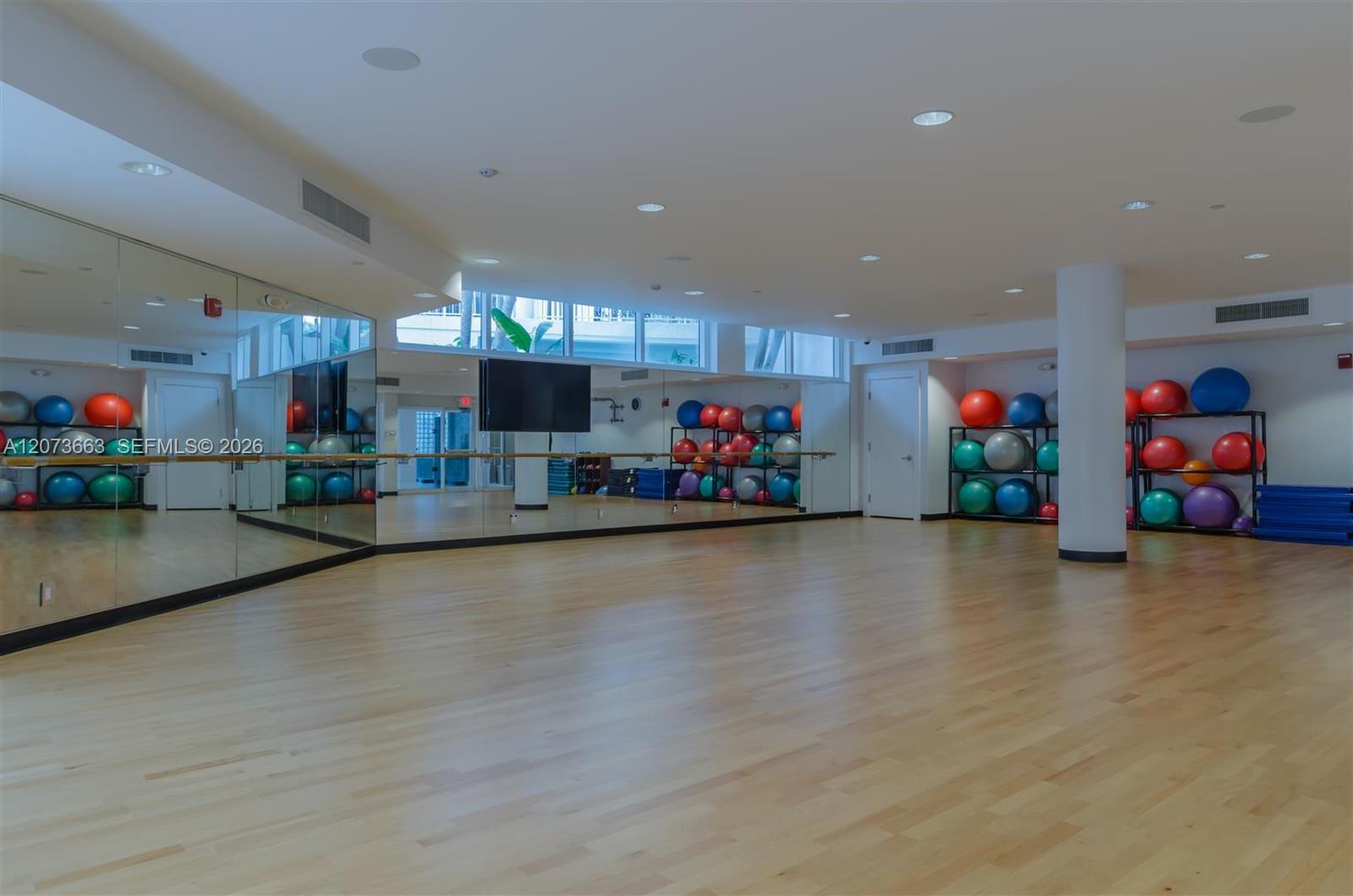 Photo of 20281 Country Club Dr  #404, Aventura, Florida, 33180 - 