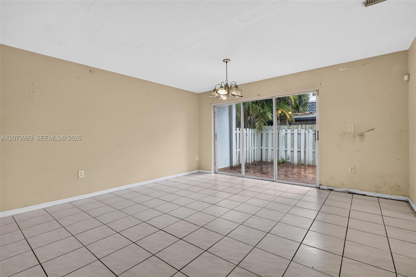 Ver detalles 253 3 / 3 1449 sq. ft. $ 2026-08-19 0 foto