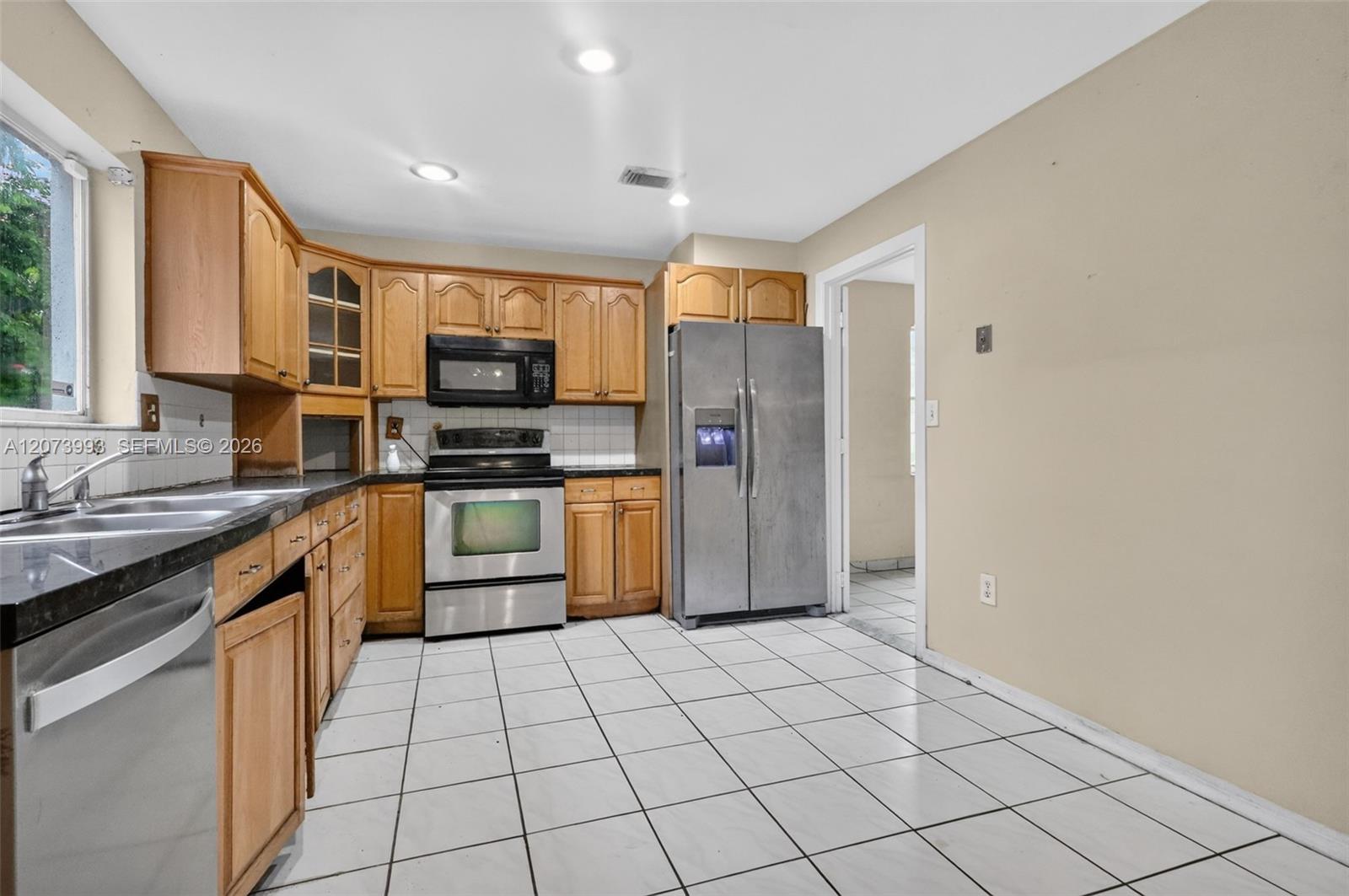 Ver detalles 253 3 / 3 1449 sq. ft. $ 2026-08-19 0 foto