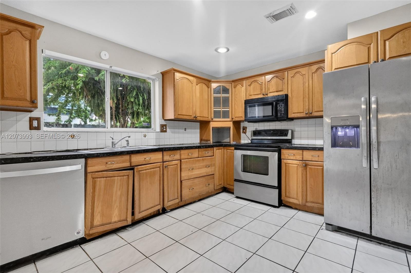 Ver detalles 253 3 / 3 1449 sq. ft. $ 2026-08-19 0 foto