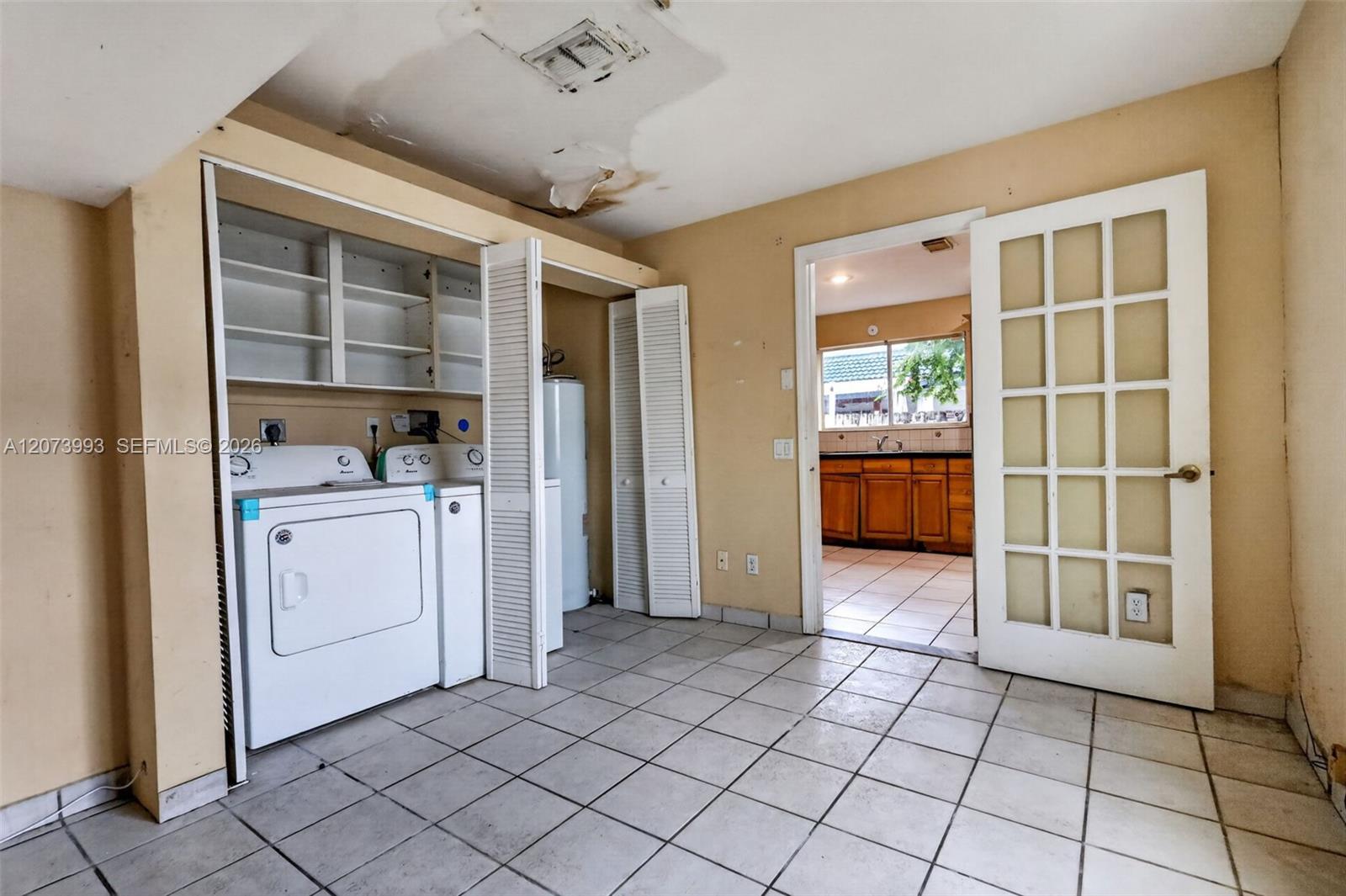 Ver detalles 253 3 / 3 1449 sq. ft. $ 2026-08-19 0 foto
