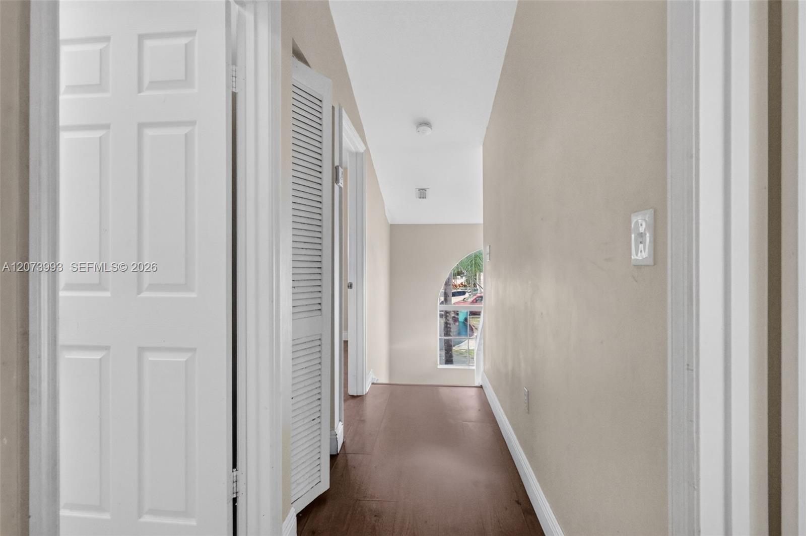 Ver detalles 253 3 / 3 1449 sq. ft. $ 2026-08-19 0 foto