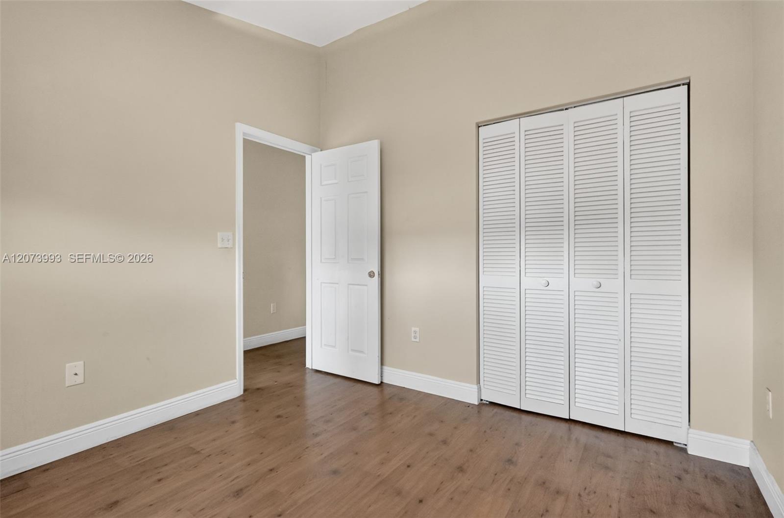 Ver detalles 253 3 / 3 1449 sq. ft. $ 2026-08-19 0 foto