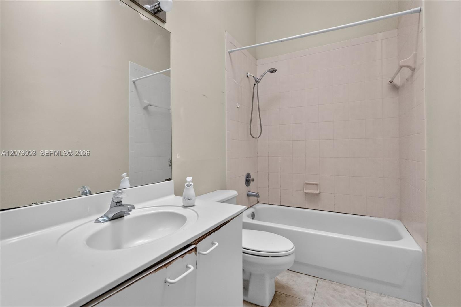 Ver detalles 253 3 / 3 1449 sq. ft. $ 2026-08-19 0 foto