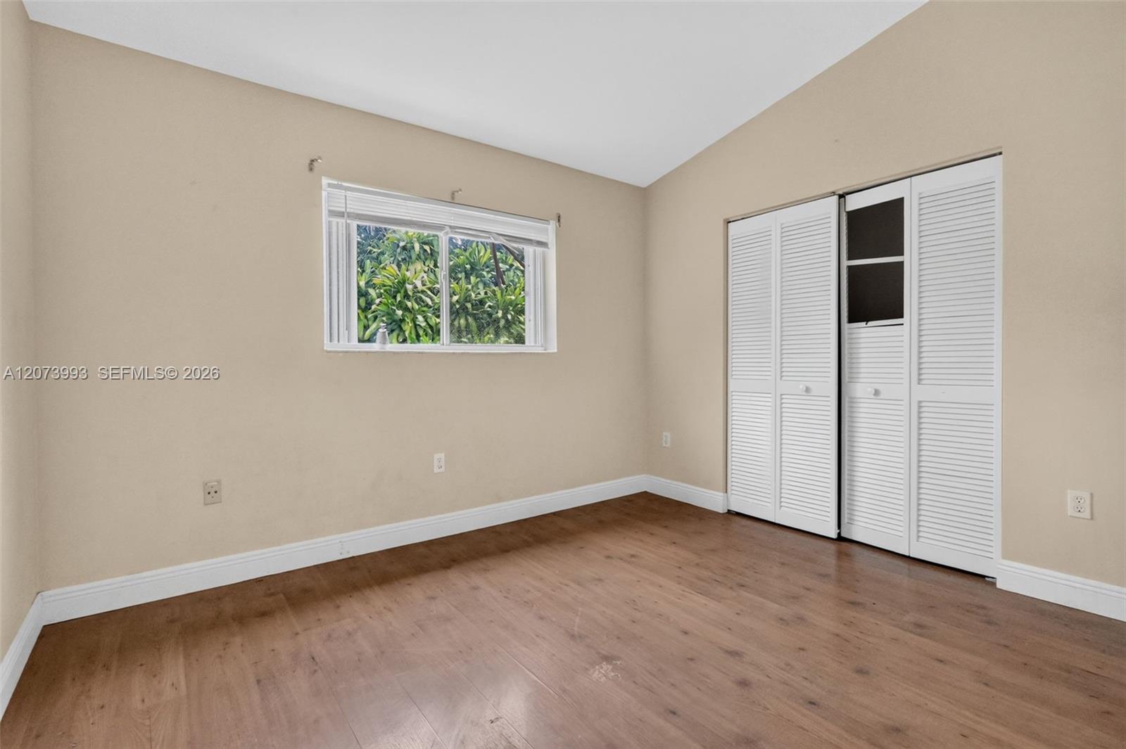 Ver detalles 253 3 / 3 1449 sq. ft. $ 2026-08-19 0 foto