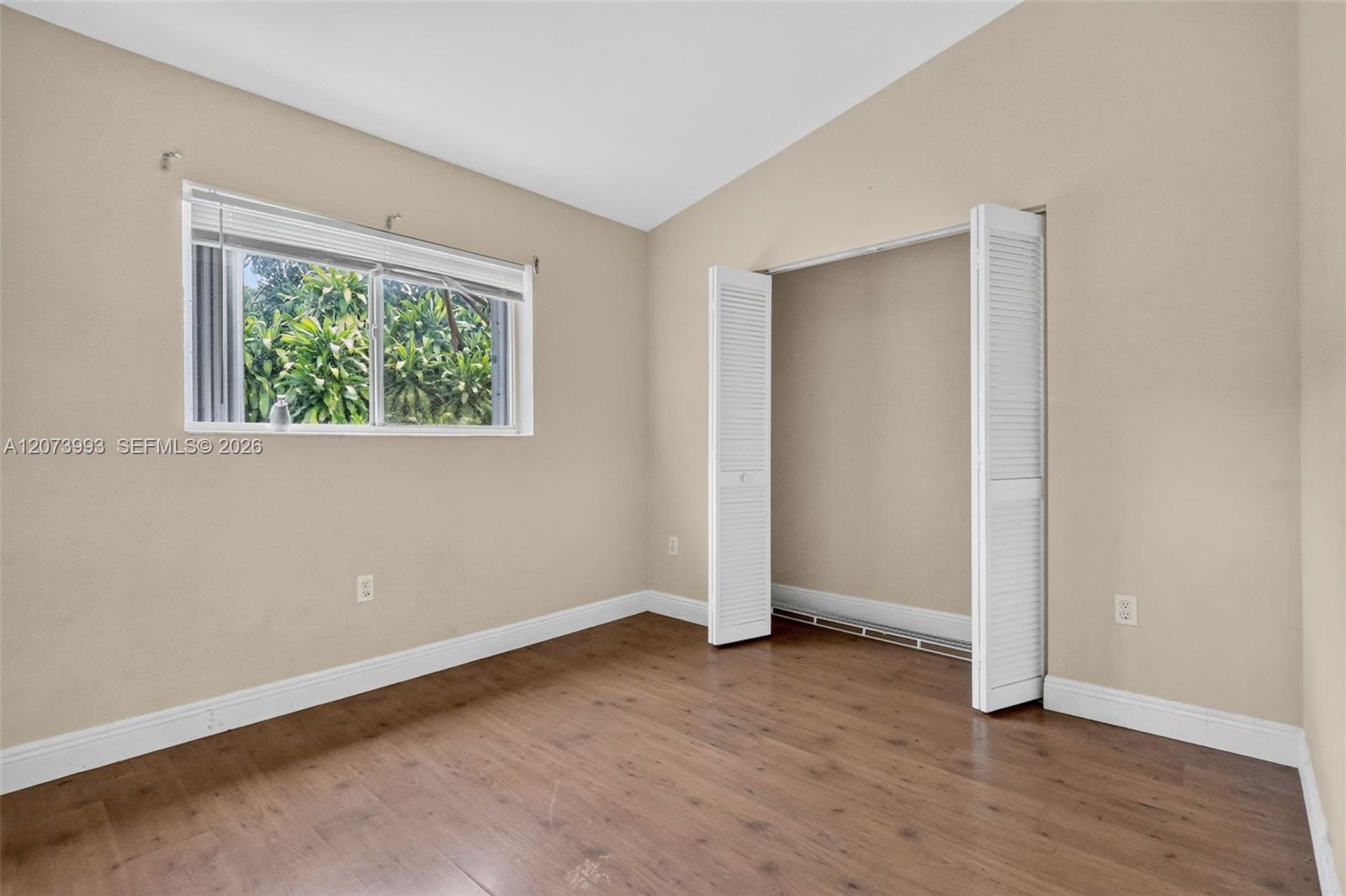 Ver detalles 253 3 / 3 1449 sq. ft. $ 2026-08-19 0 foto