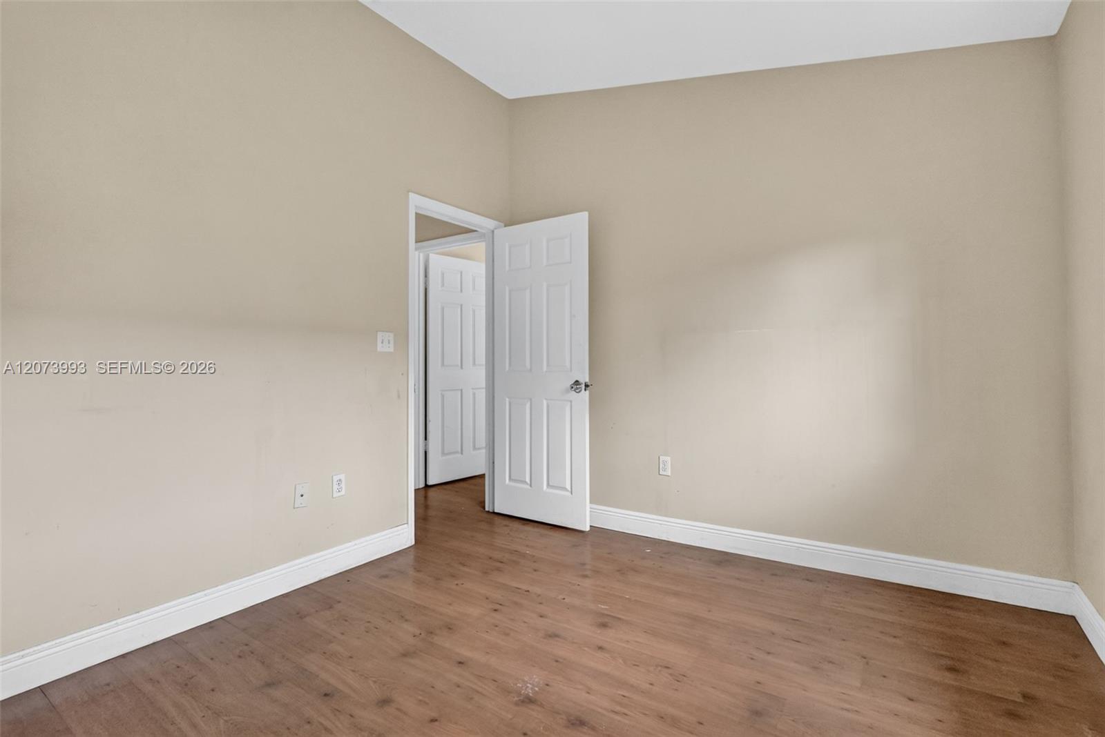 Ver detalles 253 3 / 3 1449 sq. ft. $ 2026-08-19 0 foto