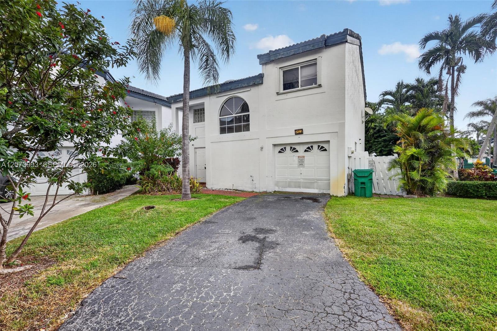 Ver detalles 253 3 / 3 1449 sq. ft. $ 2026-08-19 0 foto