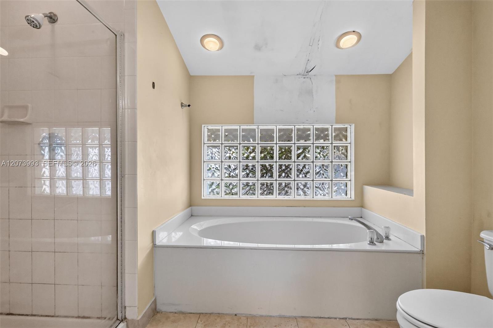 Ver detalles 253 3 / 3 1449 sq. ft. $ 2026-08-19 0 foto