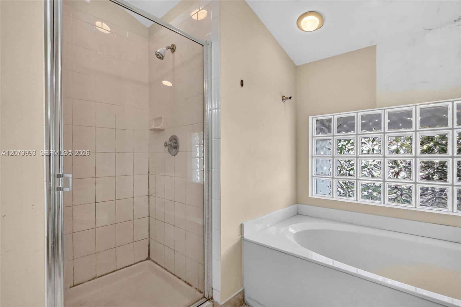 Ver detalles 253 3 / 3 1449 sq. ft. $ 2026-08-19 0 foto