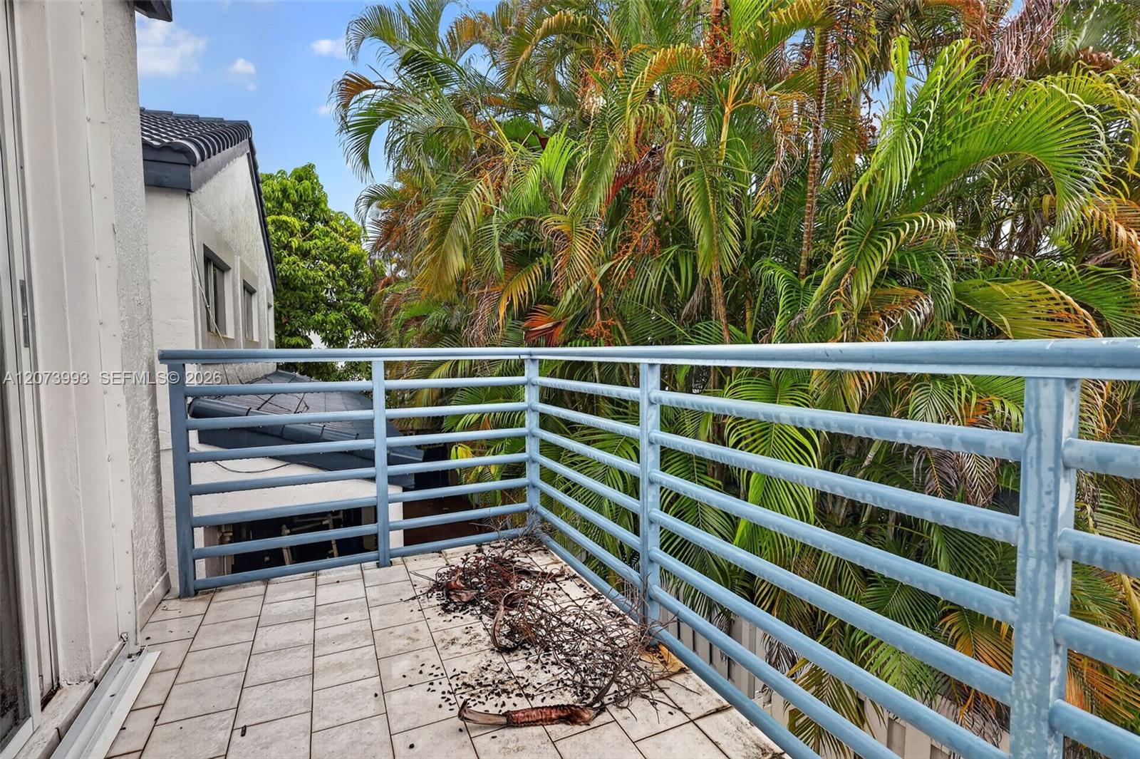 Ver detalles 253 3 / 3 1449 sq. ft. $ 2026-08-19 0 foto