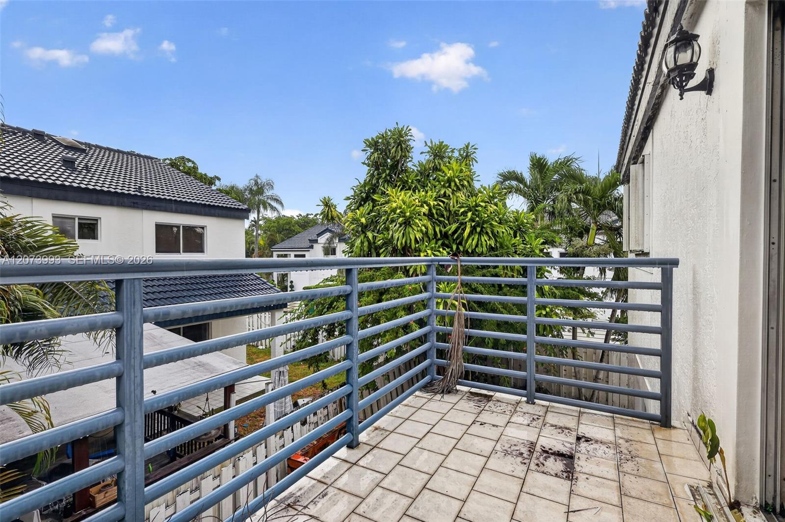 Ver detalles 253 3 / 3 1449 sq. ft. $ 2026-08-19 0 foto