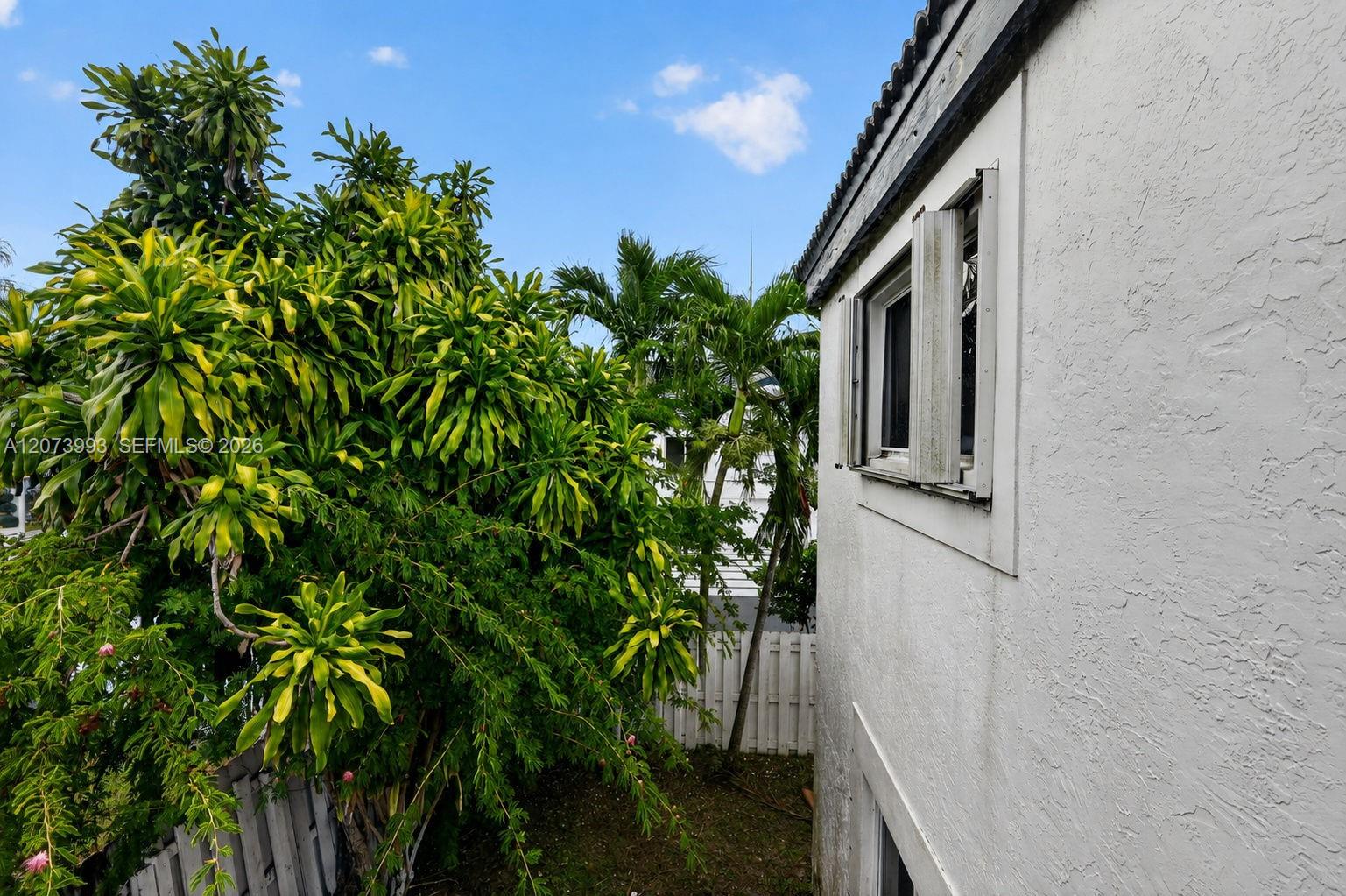 Ver detalles 253 3 / 3 1449 sq. ft. $ 2026-08-19 0 foto