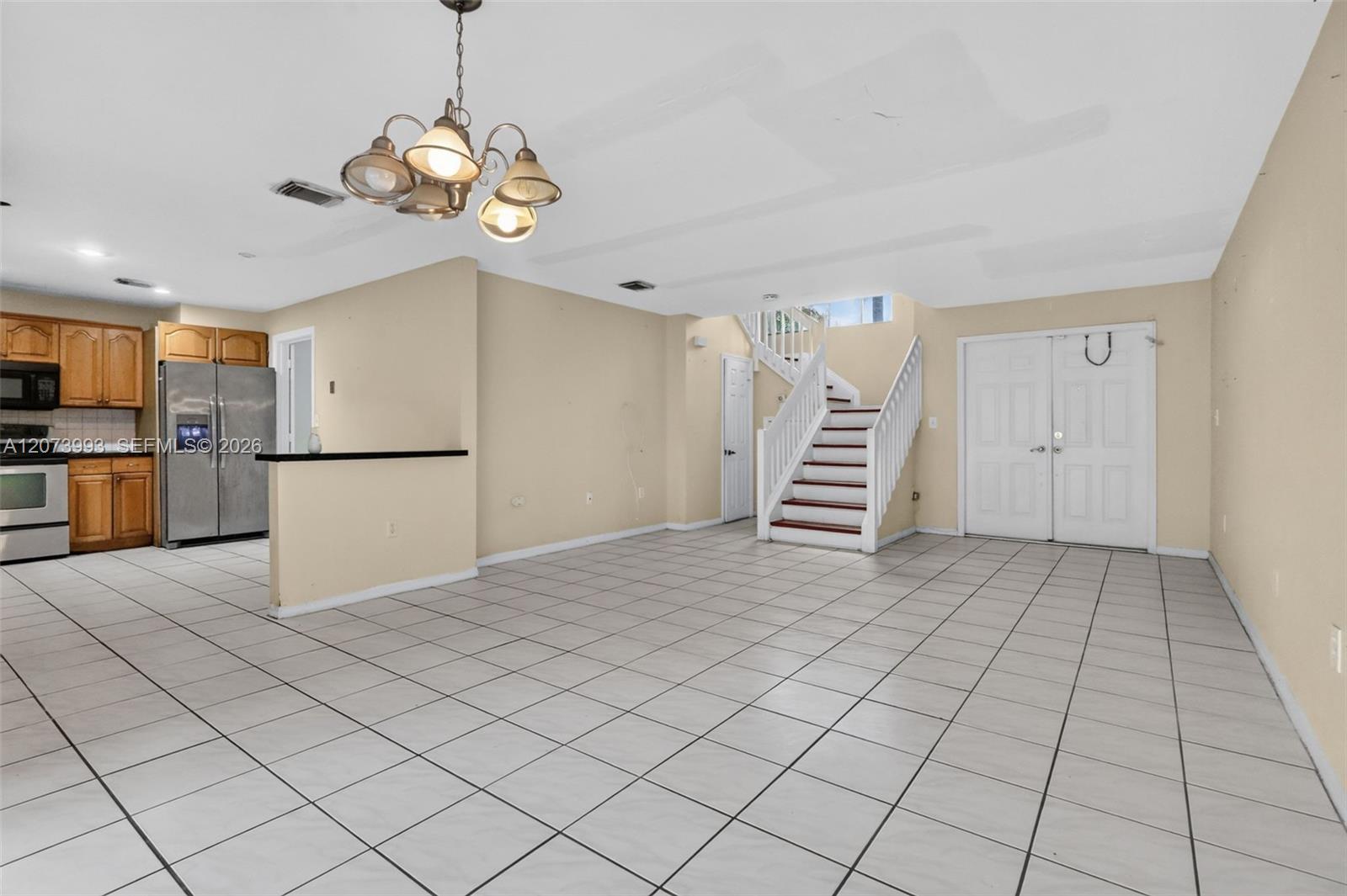 Ver detalles 253 3 / 3 1449 sq. ft. $ 2026-08-19 0 foto