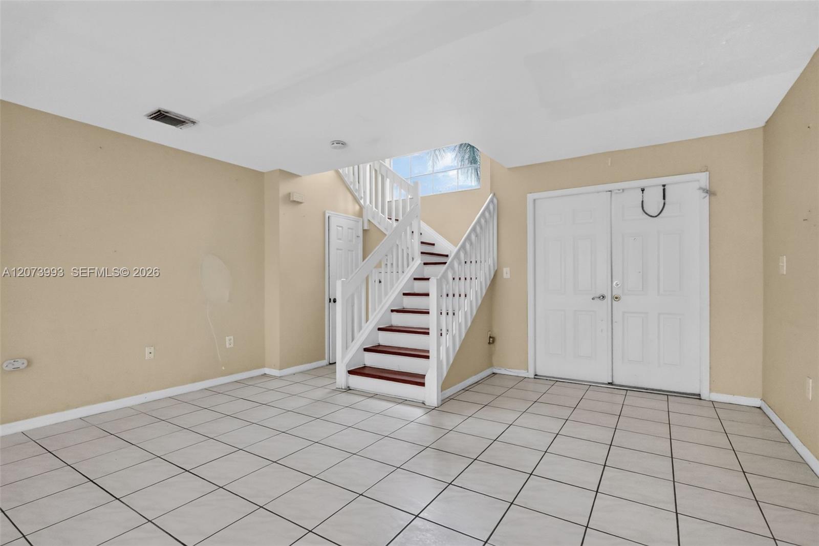 Ver detalles 253 3 / 3 1449 sq. ft. $ 2026-08-19 0 foto