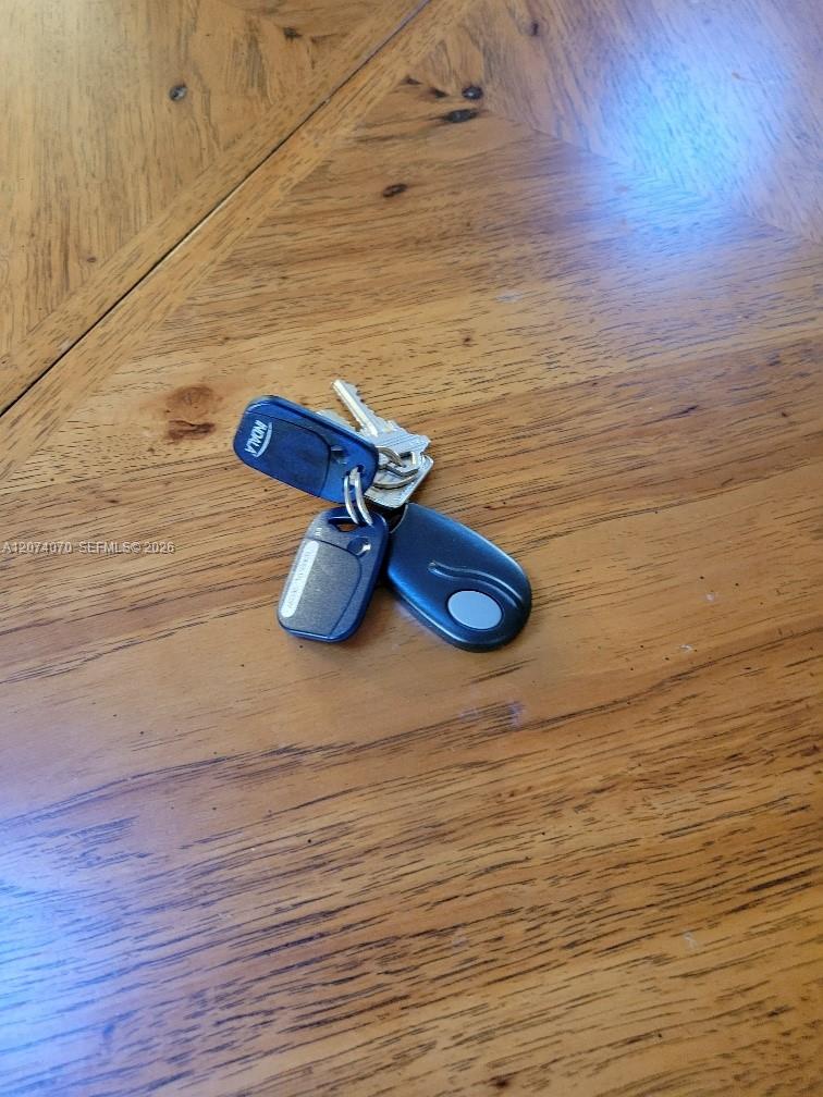 Gate opener and 2 security fobs