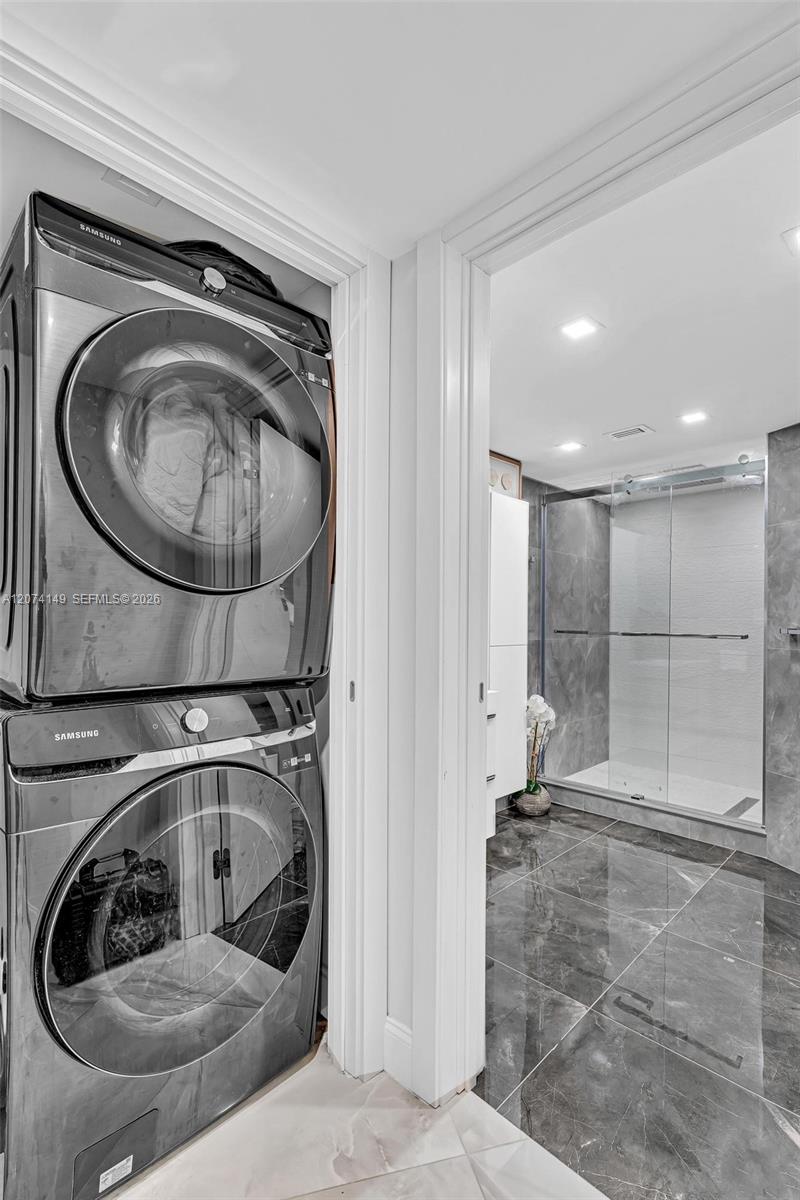 Ver detalles 411 2 / 2 1181 sq. ft. $ 2026-08-19 0 foto