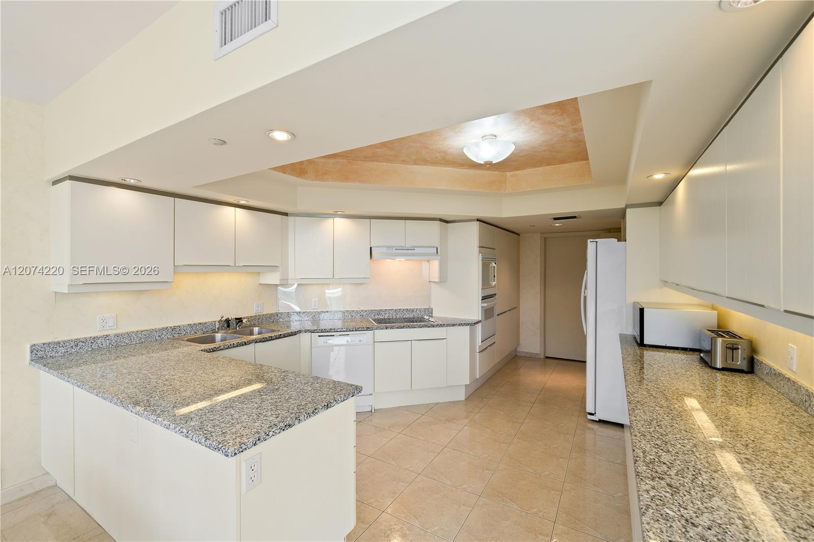 609 2 / 3 2730 sq. ft. $ 2026-08-19 0 foto