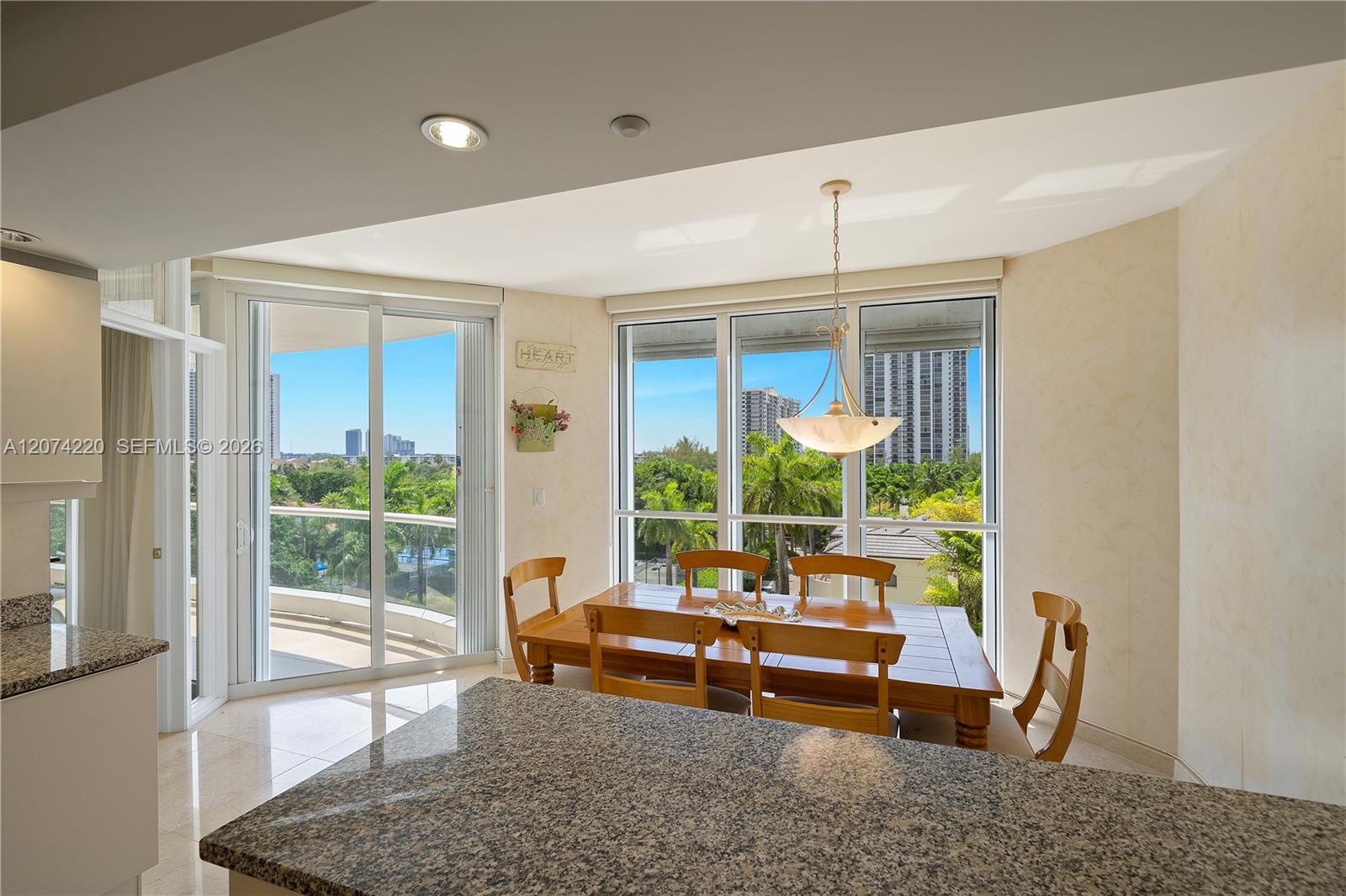 609 2 / 3 2730 sq. ft. $ 2026-08-19 0 foto