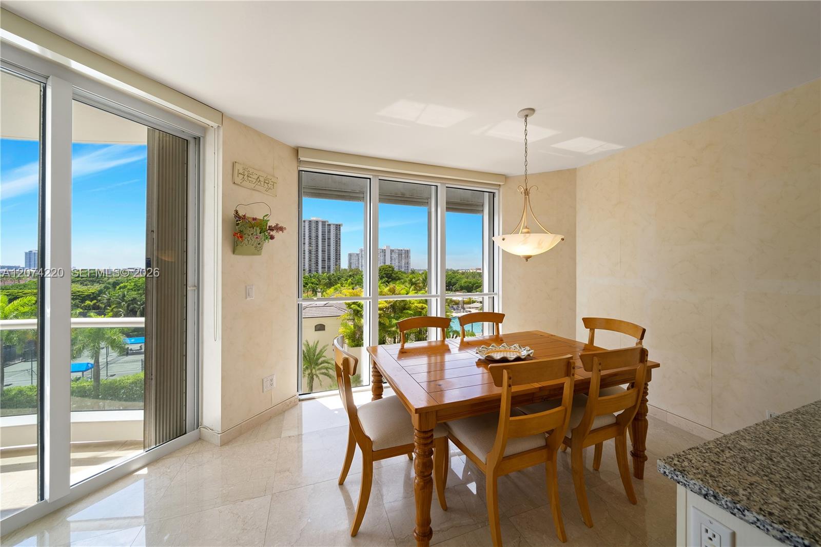 609 2 / 3 2730 sq. ft. $ 2026-08-19 0 foto