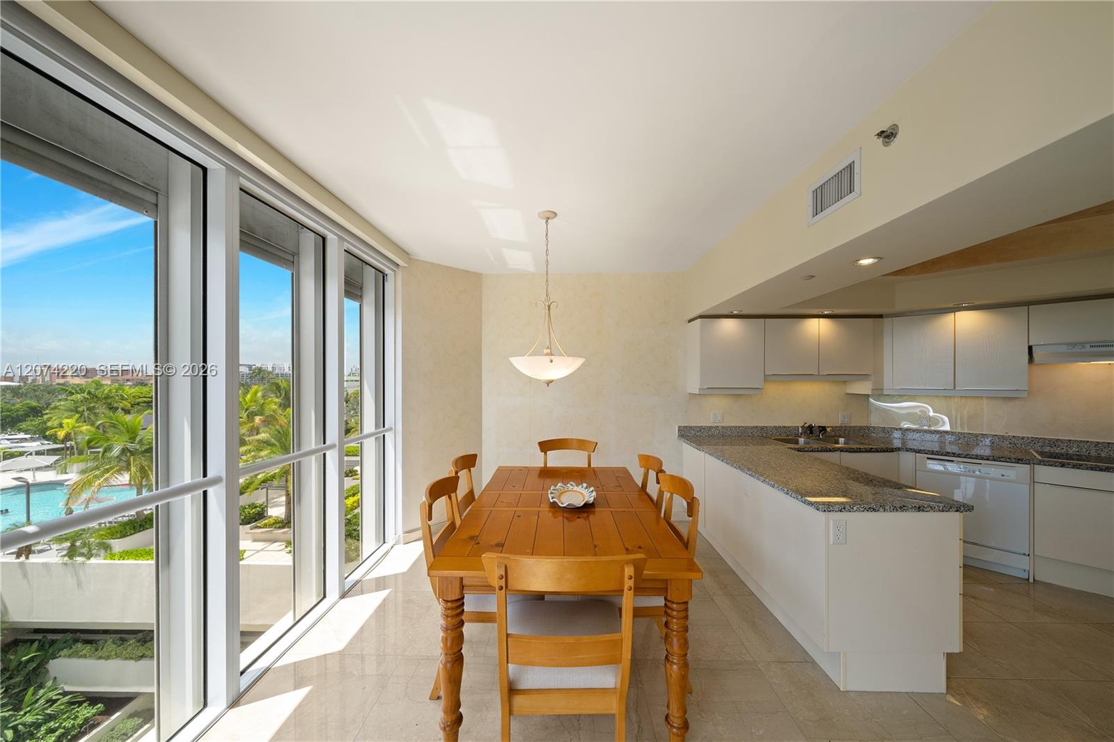 609 2 / 3 2730 sq. ft. $ 2026-08-19 0 foto