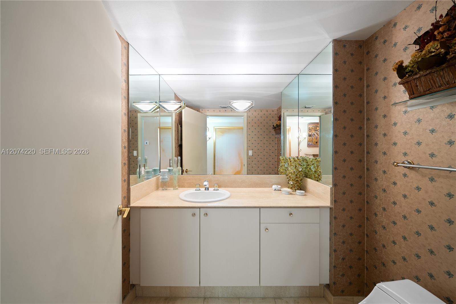609 2 / 3 2730 sq. ft. $ 2026-08-19 0 foto
