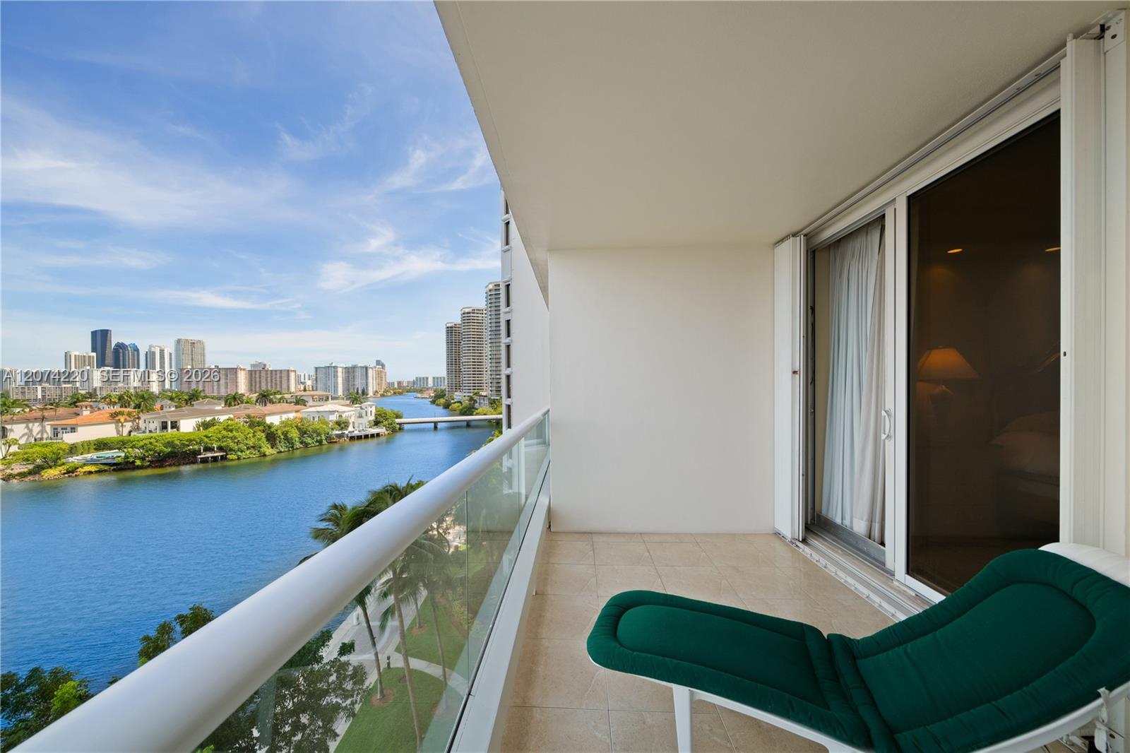 609 2 / 3 2730 sq. ft. $ 2026-08-19 0 foto