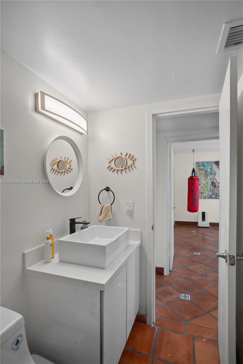 1204 2 / 2 904 sq. ft. $ 2026-08-19 0 foto
