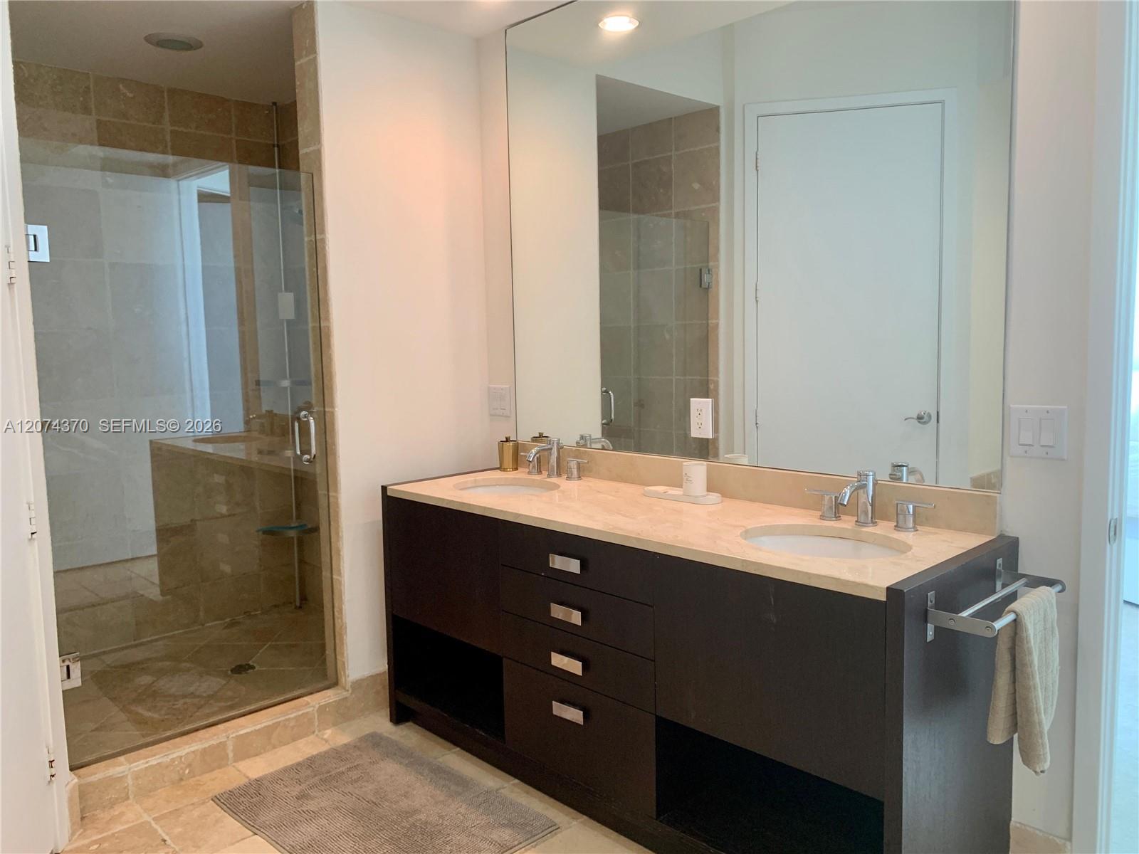 See details 4409 2 / 3 1722 sq. ft. $ 2026-08-19 0 Photo