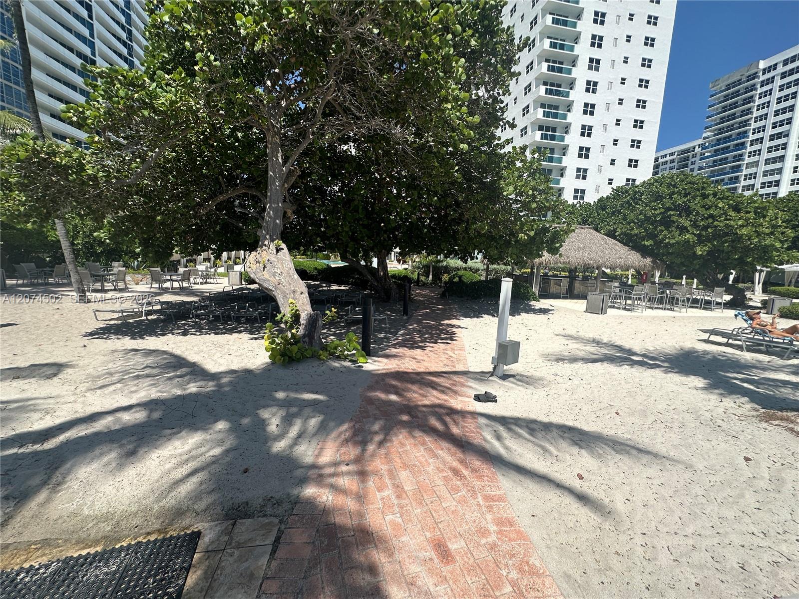 Photo of 3000 Ocean Dr #922, Hollywood, Florida, 33019 - PARK AREA BEHIND 3001 BLDG