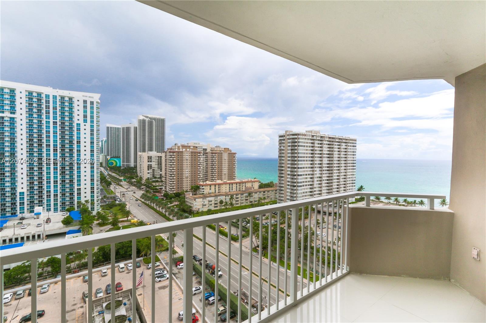 See details 17K 1 / 2 870 sq. ft. $ 2026-08-21 0 Photo