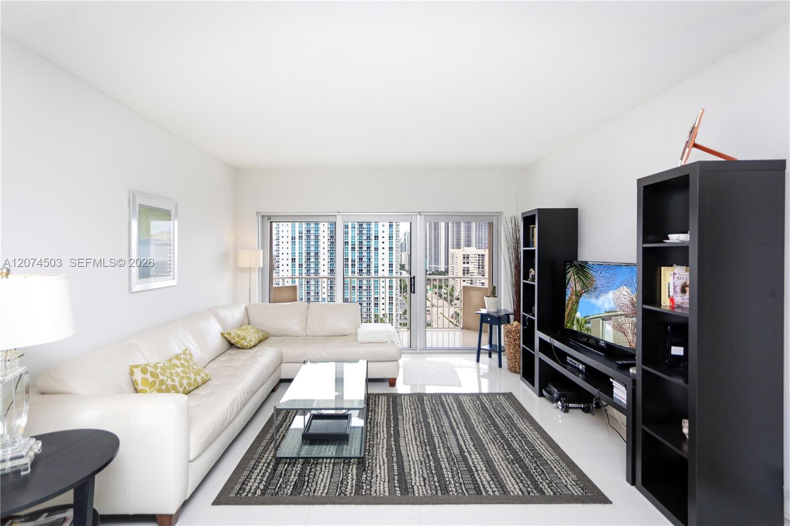 See details 17K 1 / 2 870 sq. ft. $ 2026-08-21 0 Photo